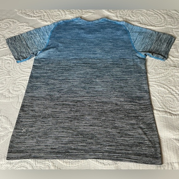 Lululemon Athletica Blue Black Gradient Short Sleeve Tee - Picture 2 of 7